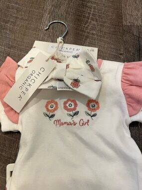 NWT “Mama’s Girl” Chickpea Organic Baby Floral Bodysuit & Pant Set